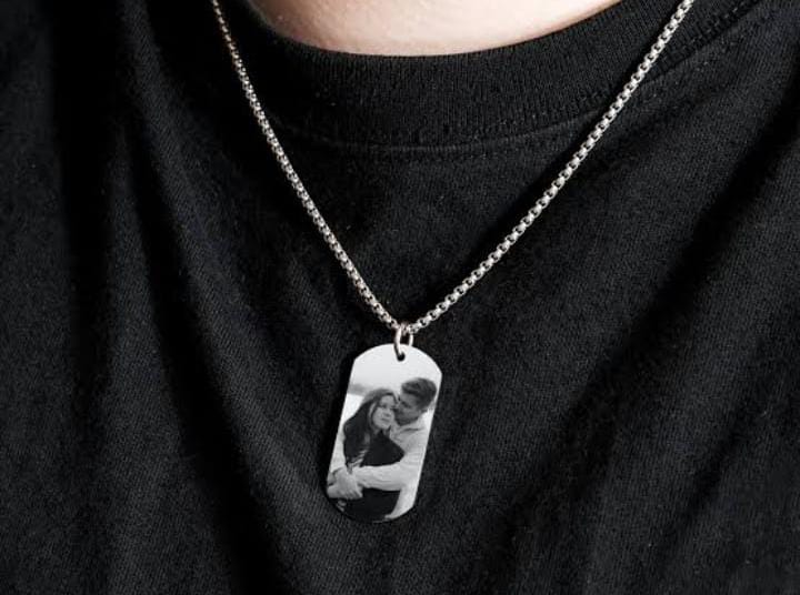 Customized full picture engraved pendant